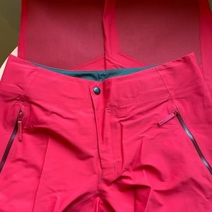 arcteryx  Azetta women’s ski pants size 6.